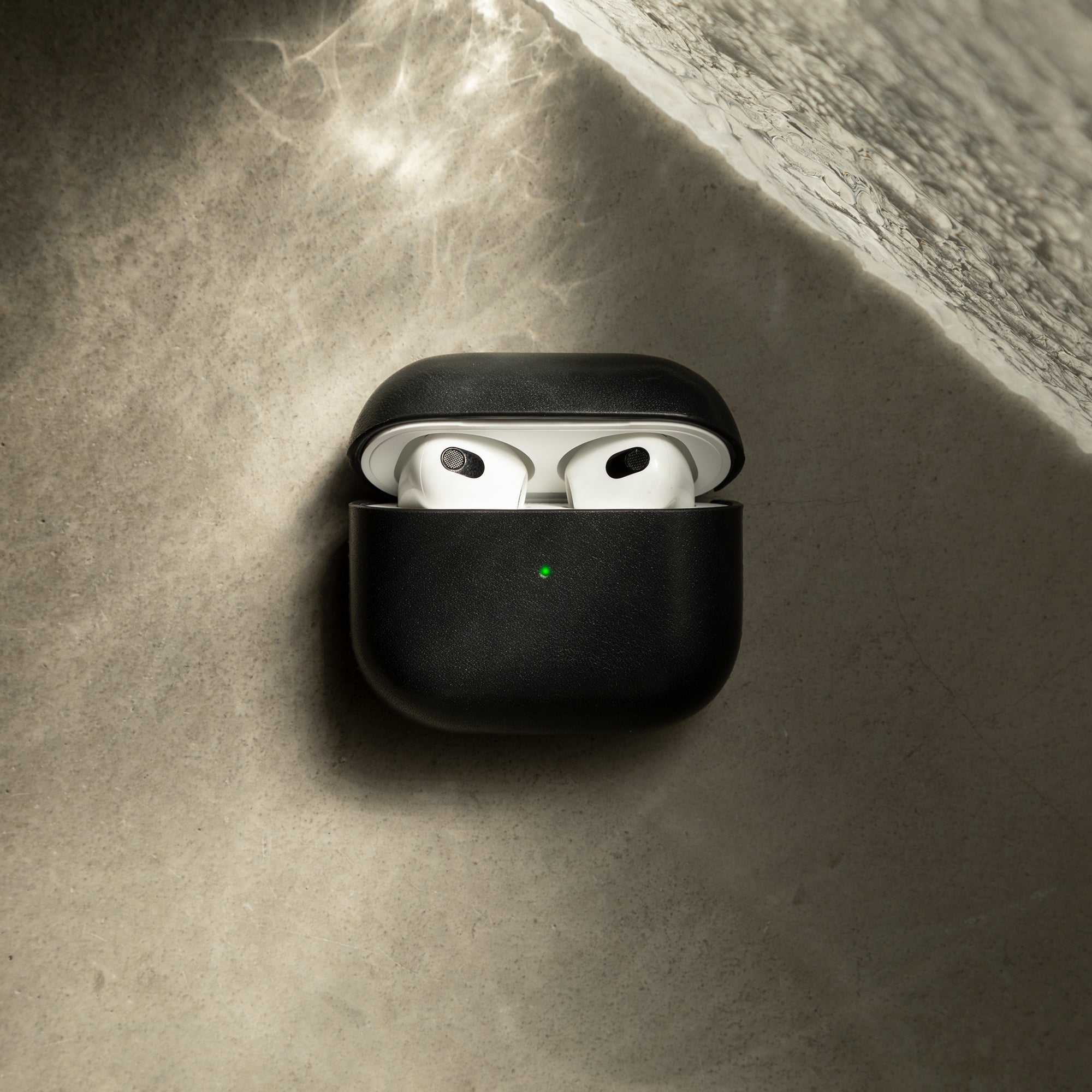 native-union-leather-case-f-r-airpods-3-generation-handgefertigt-aus-italienisch image 4