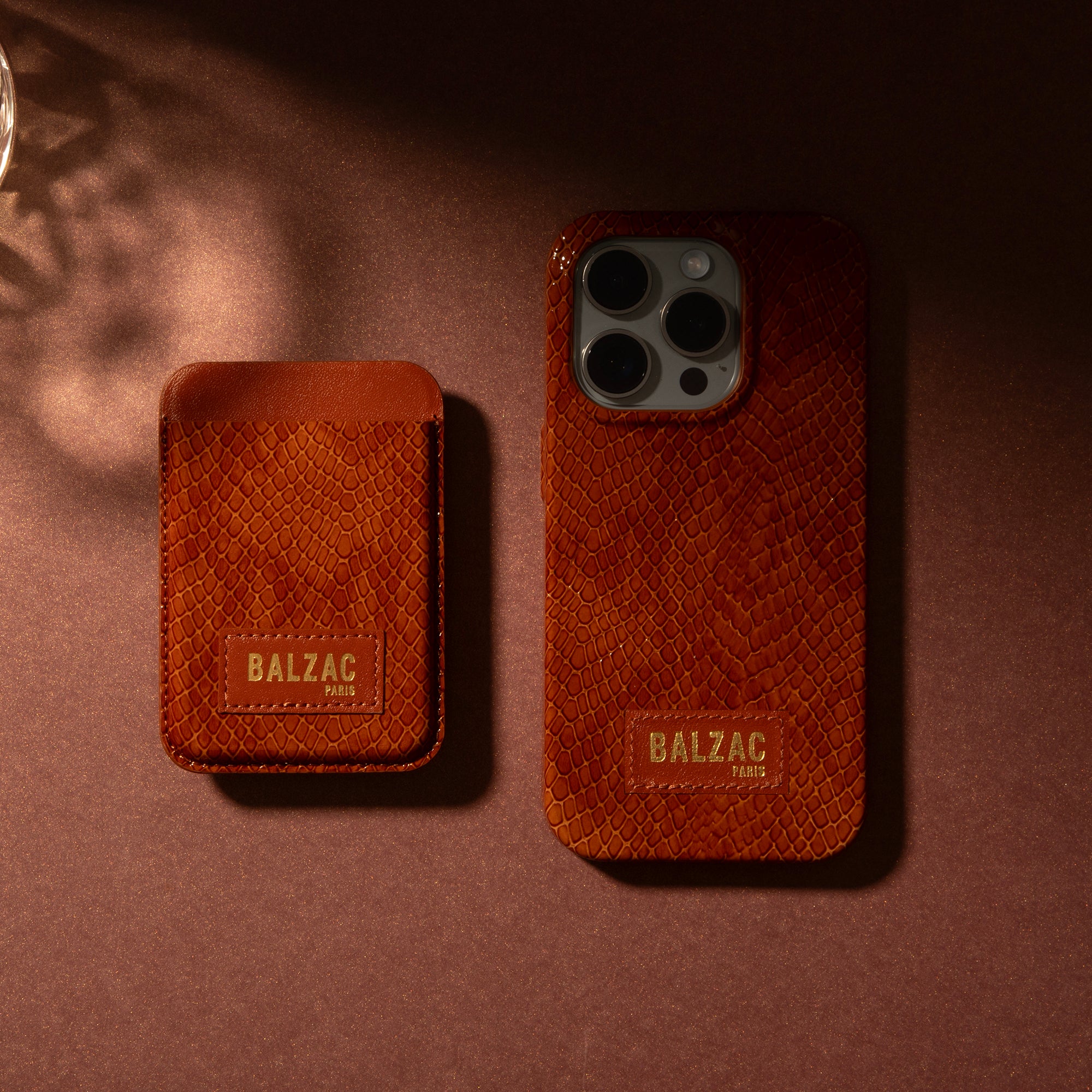 native-union-embossed-cognac-case-f-r-iphone-14 image 3