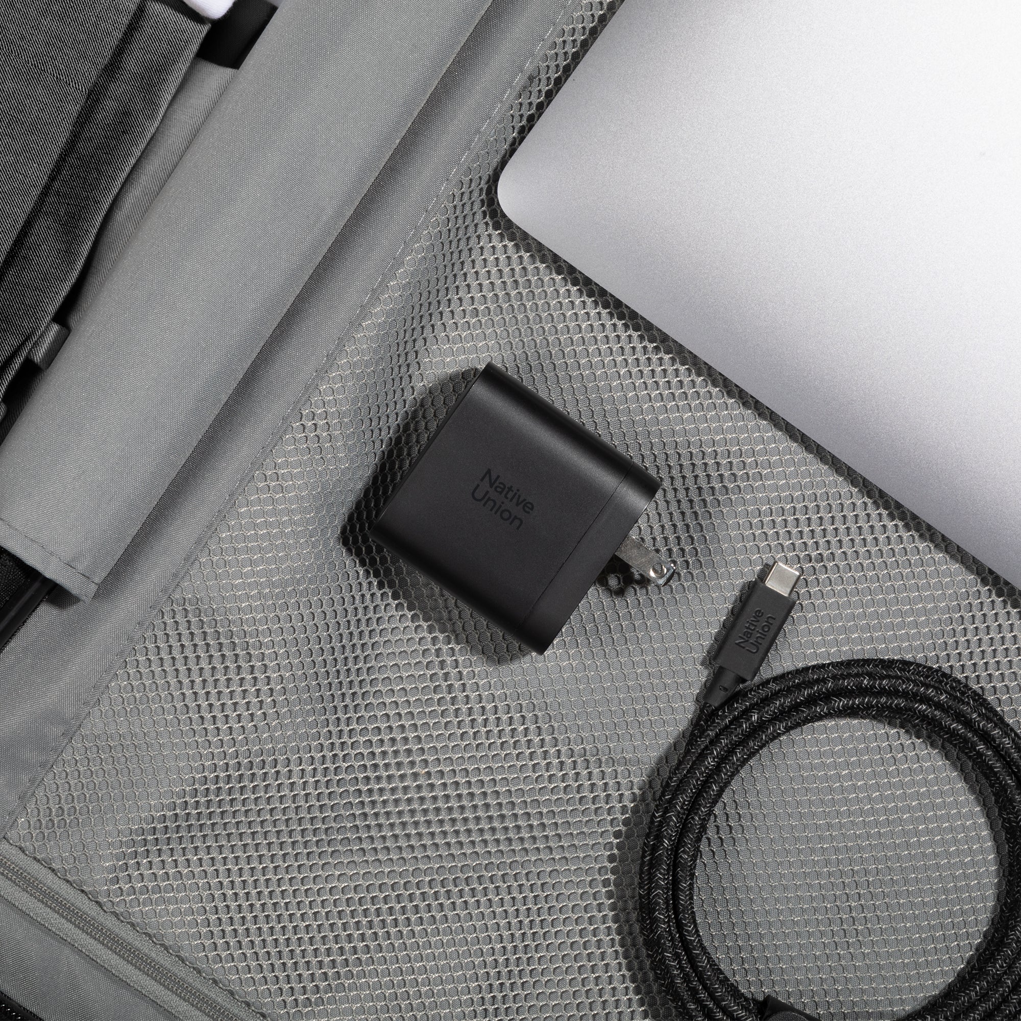 native-union-the-traveler-2-reise-tech-organizer image 3