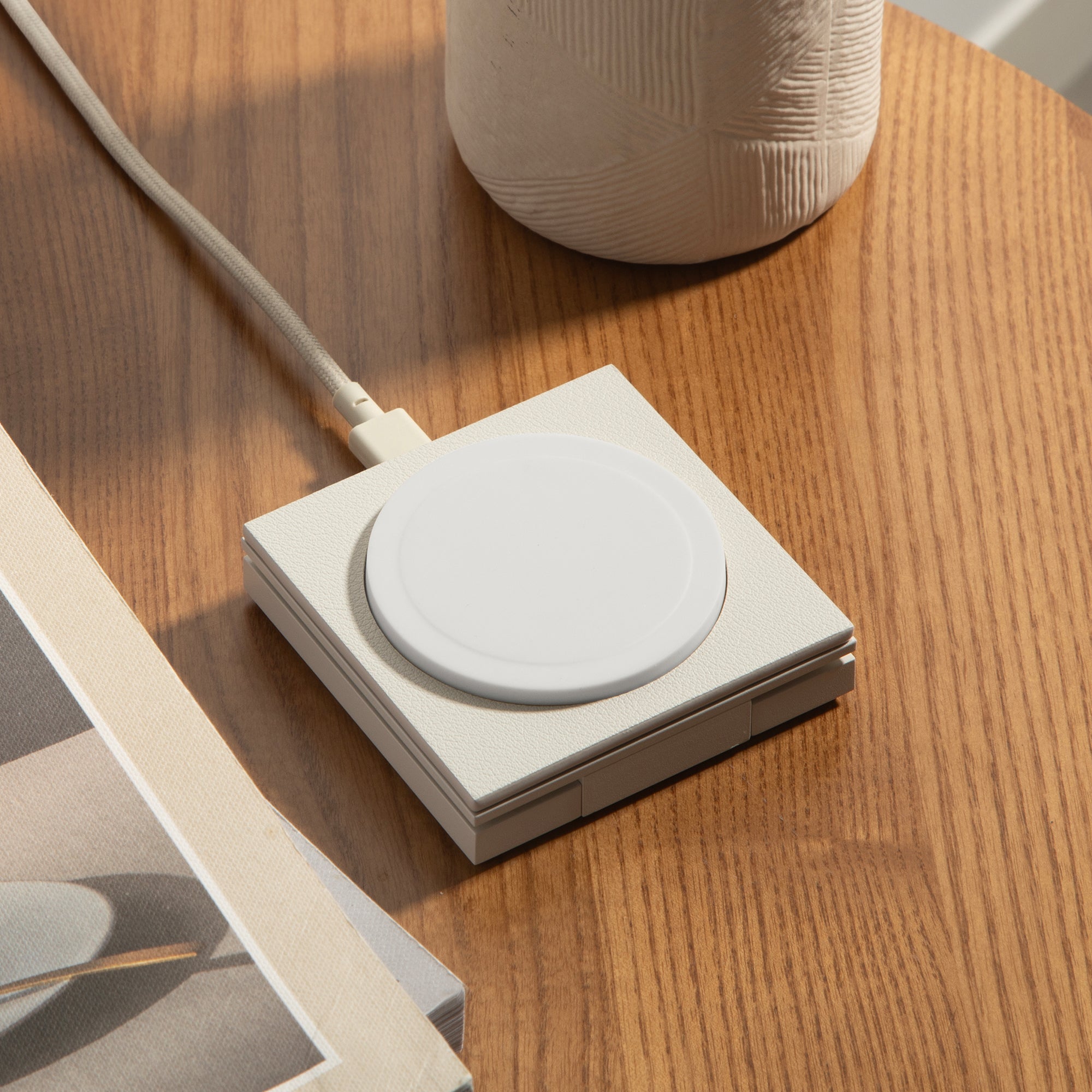 native-union-rise-magnetic-wireless-charger-qi2-zertifiziert-klappbares-design image 5