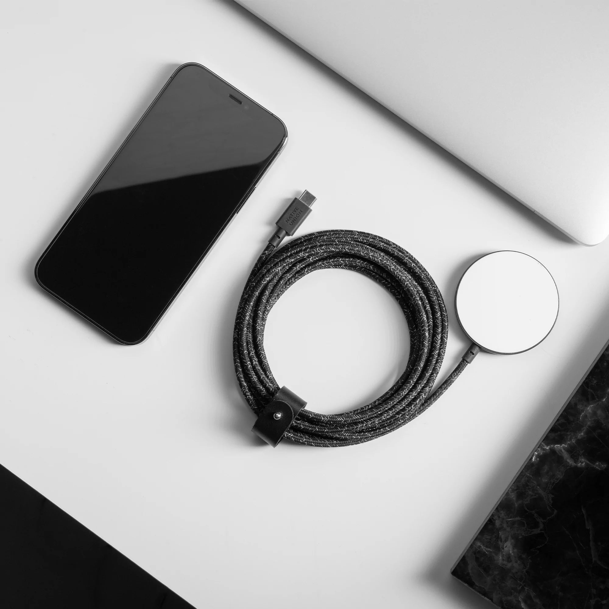 native-union-snap-magnetic-wireless-charger image 6