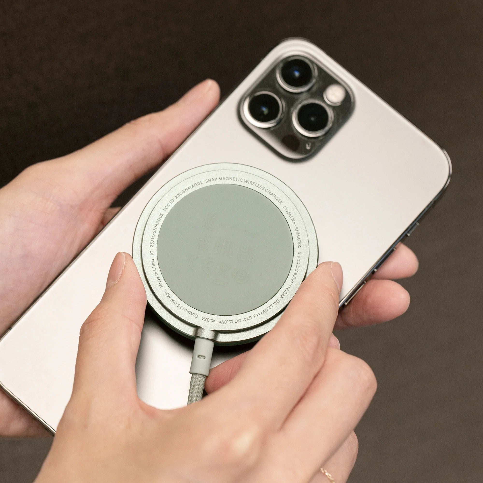 native-union-snap-magnetic-wireless-charger image 8