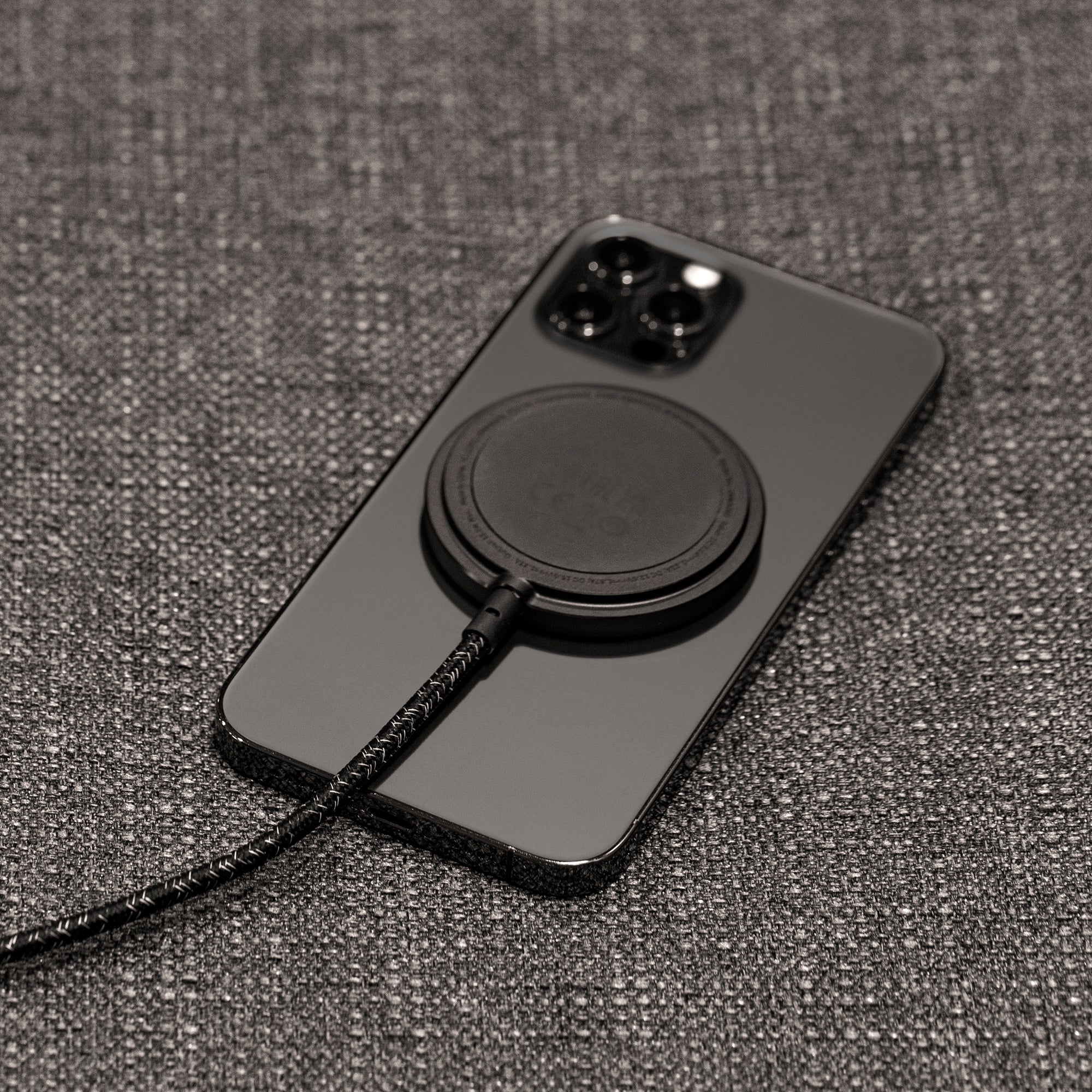 native-union-snap-magnetic-wireless-charger image 7